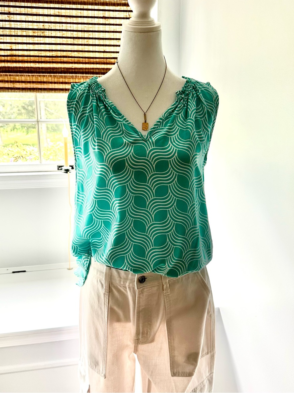 escapada Teal Wave-Print Sleeveless V-Neck Top